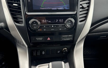 Mitsubishi Pajero Sport III рестайлинг, 2017 год, 3 300 000 рублей, 12 фотография