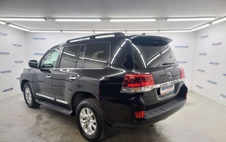 Toyota Land Cruiser 200, 2018 год, 7 300 000 рублей, 4 фотография