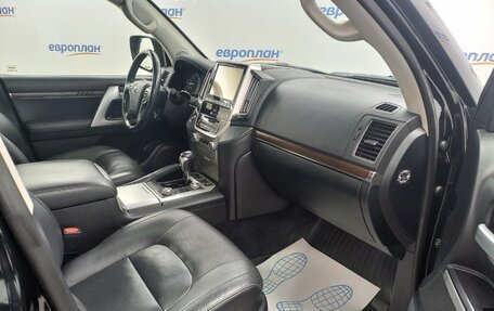 Toyota Land Cruiser 200, 2018 год, 7 300 000 рублей, 12 фотография