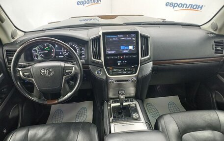 Toyota Land Cruiser 200, 2018 год, 7 300 000 рублей, 8 фотография