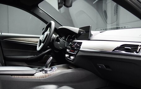 BMW 5 серия, 2018 год, 5 490 000 рублей, 13 фотография