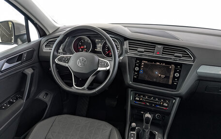 Volkswagen Tiguan II, 2021 год, 3 050 000 рублей, 30 фотография
