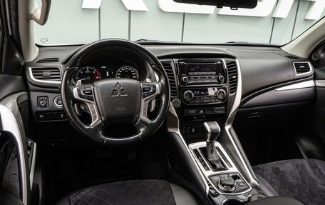 Mitsubishi Pajero Sport III рестайлинг, 2019 год, 3 050 000 рублей, 6 фотография