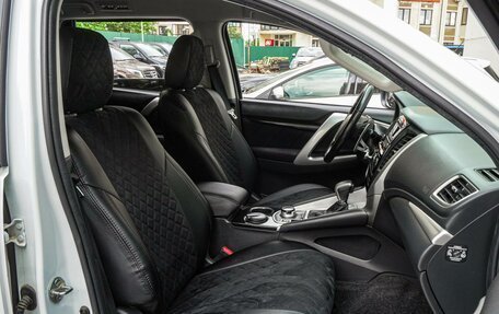 Mitsubishi Pajero Sport III рестайлинг, 2019 год, 3 050 000 рублей, 8 фотография