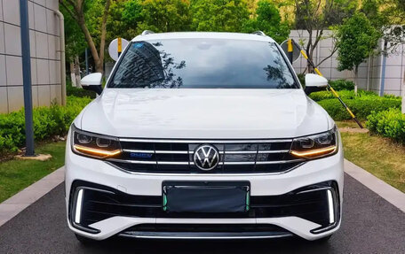 Volkswagen Tiguan II, 2023 год, 2 899 055 рублей, 2 фотография