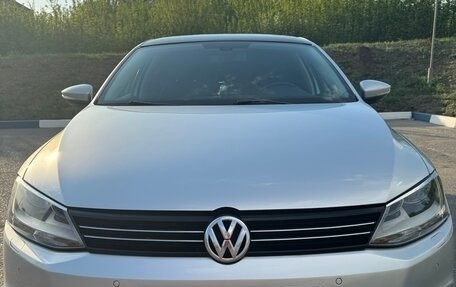 Volkswagen Jetta VI, 2012 год, 800 000 рублей, 2 фотография