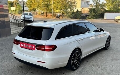 Mercedes-Benz E-Класс, 2019 год, 2 200 000 рублей, 3 фотография