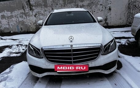 Mercedes-Benz E-Класс, 2019 год, 2 200 000 рублей, 2 фотография