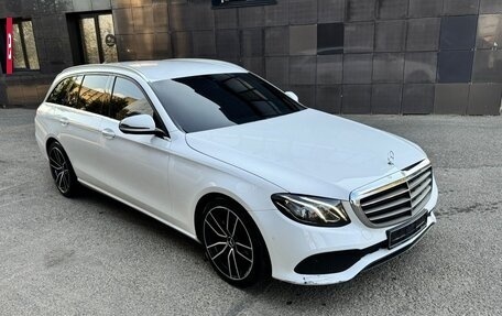 Mercedes-Benz E-Класс, 2019 год, 2 200 000 рублей, 5 фотография