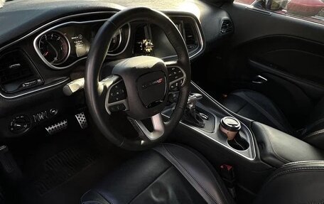 Dodge Challenger III рестайлинг 2, 2016 год, 5 350 000 рублей, 5 фотография