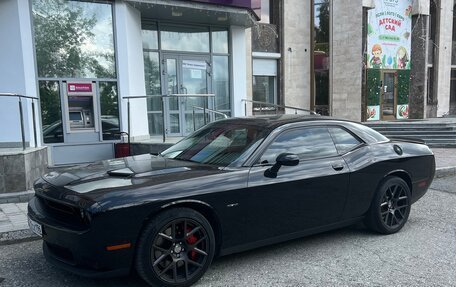 Dodge Challenger III рестайлинг 2, 2016 год, 5 350 000 рублей, 4 фотография