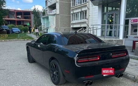 Dodge Challenger III рестайлинг 2, 2016 год, 5 350 000 рублей, 2 фотография