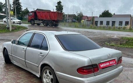 Mercedes-Benz E-Класс, 2000 год, 235 000 рублей, 4 фотография