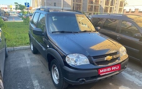 Chevrolet Niva I рестайлинг, 2018 год, 849 000 рублей, 2 фотография