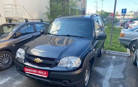 Chevrolet Niva I рестайлинг, 2018 год, 849 000 рублей, 10 фотография