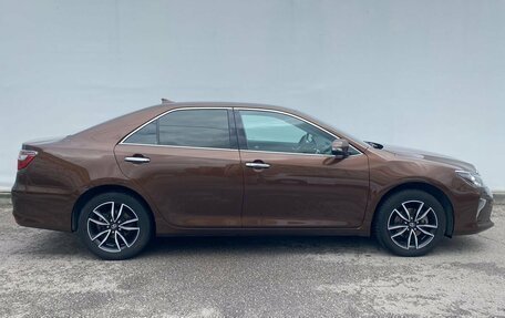 Toyota Camry, 2017 год, 2 450 000 рублей, 4 фотография