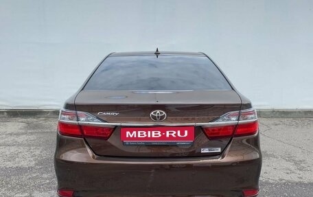 Toyota Camry, 2017 год, 2 450 000 рублей, 6 фотография