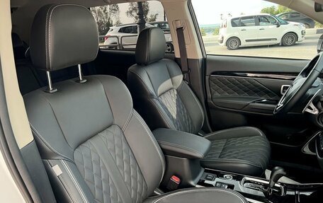 Mitsubishi Outlander III рестайлинг 3, 2022 год, 2 990 000 рублей, 9 фотография