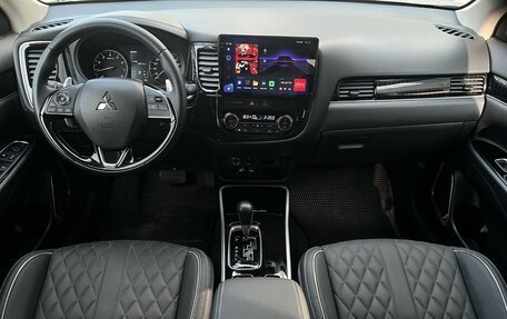 Mitsubishi Outlander III рестайлинг 3, 2022 год, 2 990 000 рублей, 11 фотография