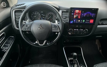 Mitsubishi Outlander III рестайлинг 3, 2022 год, 2 990 000 рублей, 12 фотография