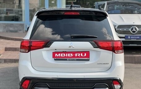 Mitsubishi Outlander III рестайлинг 3, 2022 год, 2 990 000 рублей, 17 фотография