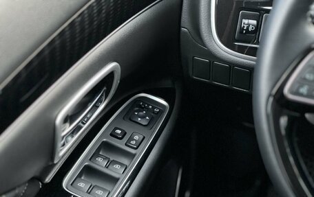 Mitsubishi Outlander III рестайлинг 3, 2022 год, 2 990 000 рублей, 30 фотография