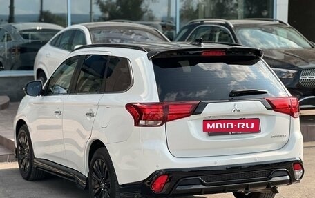 Mitsubishi Outlander III рестайлинг 3, 2022 год, 2 990 000 рублей, 18 фотография