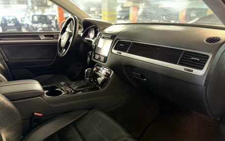 Volkswagen Touareg III, 2011 год, 1 790 000 рублей, 24 фотография