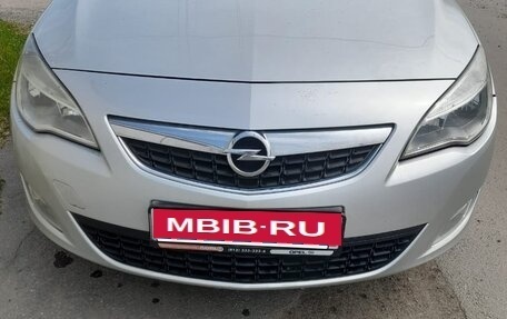 Opel Astra J, 2011 год, 740 000 рублей, 2 фотография