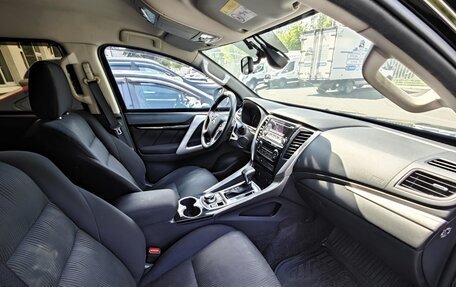 Mitsubishi Pajero Sport III рестайлинг, 2018 год, 4 500 000 рублей, 5 фотография