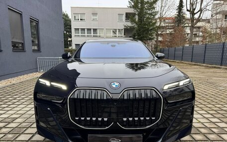 BMW 7 серия, 2022 год, 9 870 000 рублей, 2 фотография