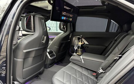 BMW 7 серия, 2022 год, 9 870 000 рублей, 13 фотография