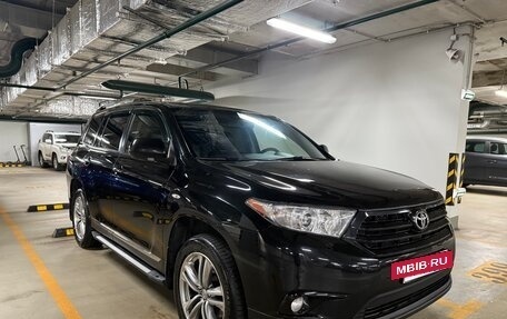 Toyota Highlander III, 2012 год, 1 890 000 рублей, 2 фотография
