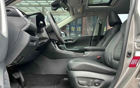 Toyota RAV4, 2022 год, 2 765 000 рублей, 11 фотография