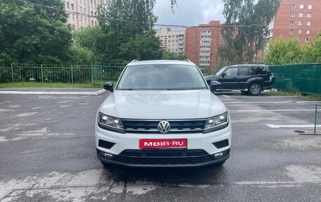 Volkswagen Tiguan II, 2019 год, 2 500 000 рублей, 2 фотография