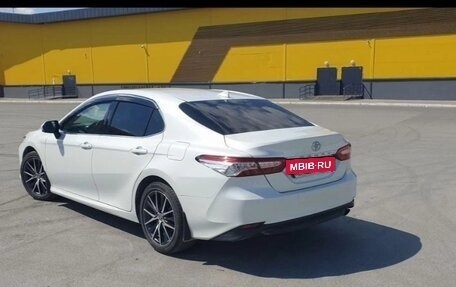 Toyota Camry, 2022 год, 3 950 000 рублей, 2 фотография
