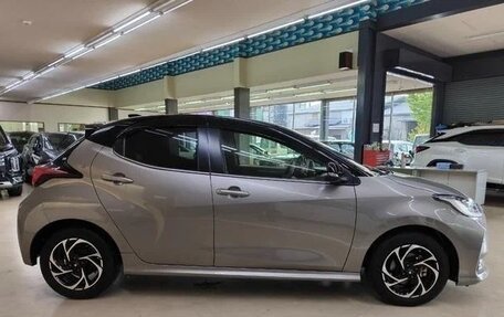 Toyota Yaris, 2021 год, 1 485 000 рублей, 4 фотография