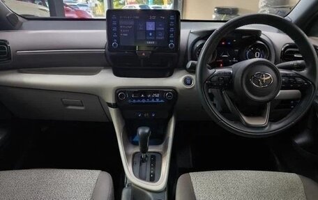 Toyota Yaris, 2021 год, 1 485 000 рублей, 10 фотография