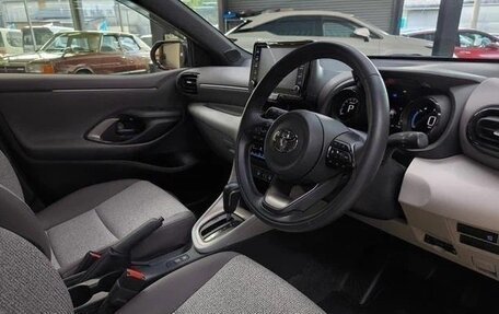 Toyota Yaris, 2021 год, 1 485 000 рублей, 11 фотография