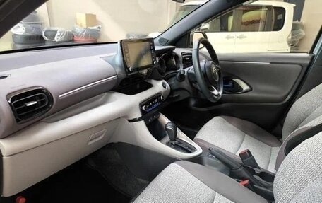 Toyota Yaris, 2021 год, 1 485 000 рублей, 16 фотография