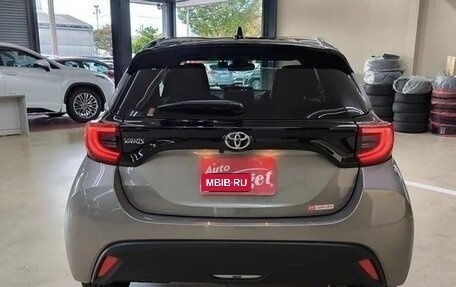 Toyota Yaris, 2021 год, 1 485 000 рублей, 3 фотография