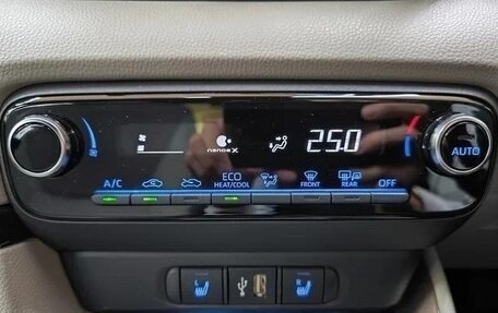 Toyota Yaris, 2021 год, 1 485 000 рублей, 23 фотография