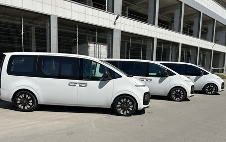 Hyundai Staria, 2024 год, 6 250 000 рублей, 4 фотография