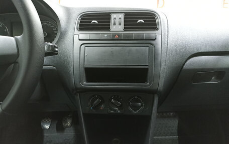Volkswagen Polo VI (EU Market), 2015 год, 919 000 рублей, 15 фотография