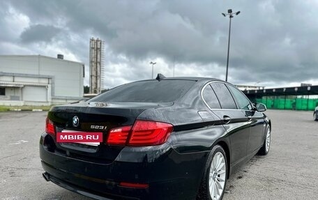 BMW 5 серия, 2011 год, 1 550 000 рублей, 2 фотография