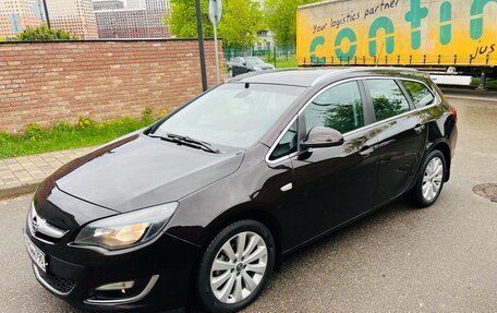 Opel Astra J, 2014 год, 865 000 рублей, 2 фотография