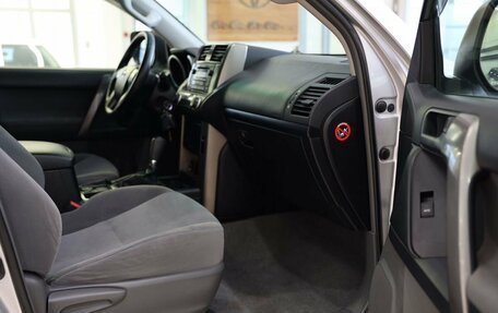 Toyota Land Cruiser Prado 150 рестайлинг 2, 2013 год, 3 700 000 рублей, 17 фотография