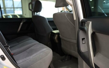Toyota Land Cruiser Prado 150 рестайлинг 2, 2013 год, 3 700 000 рублей, 16 фотография