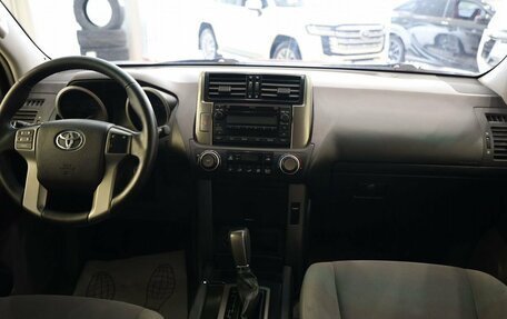 Toyota Land Cruiser Prado 150 рестайлинг 2, 2013 год, 3 700 000 рублей, 19 фотография