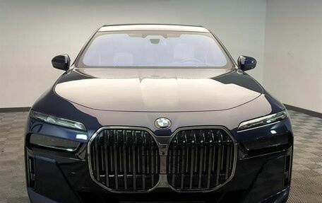 BMW 7 серия, 2025 год, 33 000 000 рублей, 2 фотография